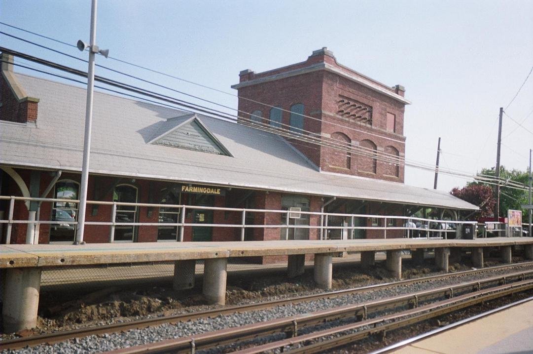 Farmingdale, NY - ファーミングデール駅 - Wikipedia